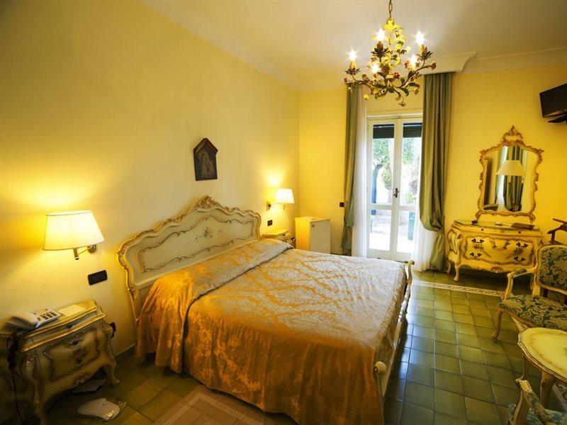 Grande Albergo Miramare Formia Esterno foto