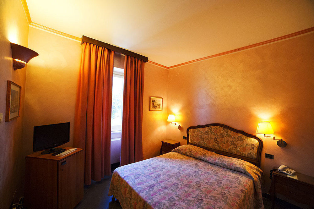 Grande Albergo Miramare Formia Esterno foto