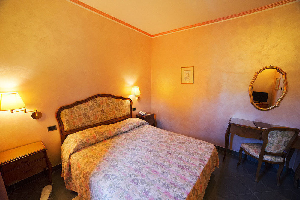 Grande Albergo Miramare Formia Esterno foto