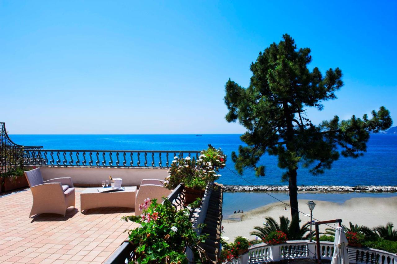 Grande Albergo Miramare Formia Esterno foto