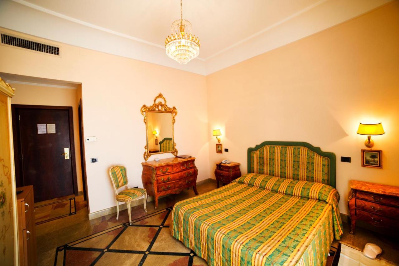 Grande Albergo Miramare Formia Esterno foto