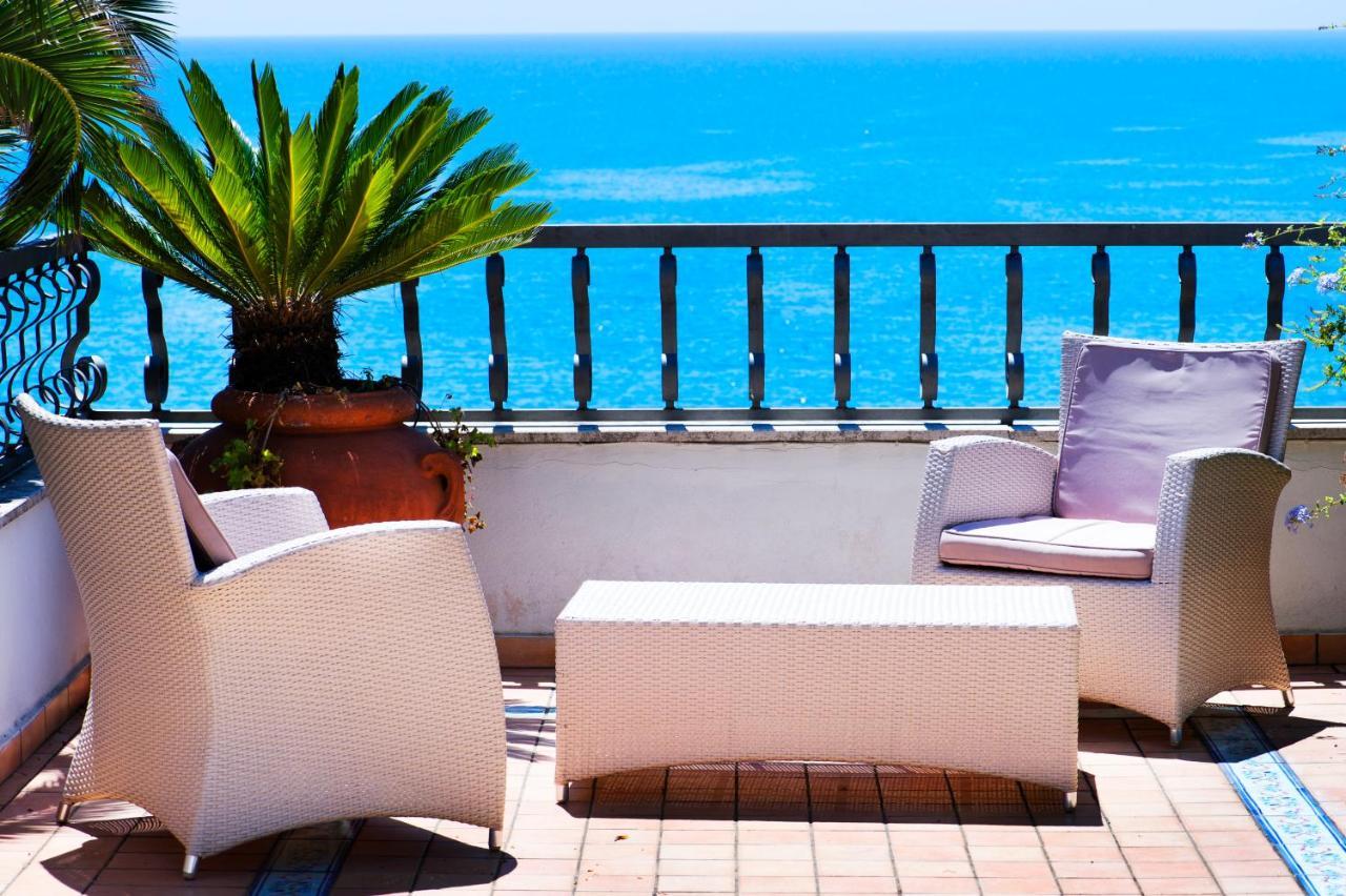 Grande Albergo Miramare Formia Esterno foto
