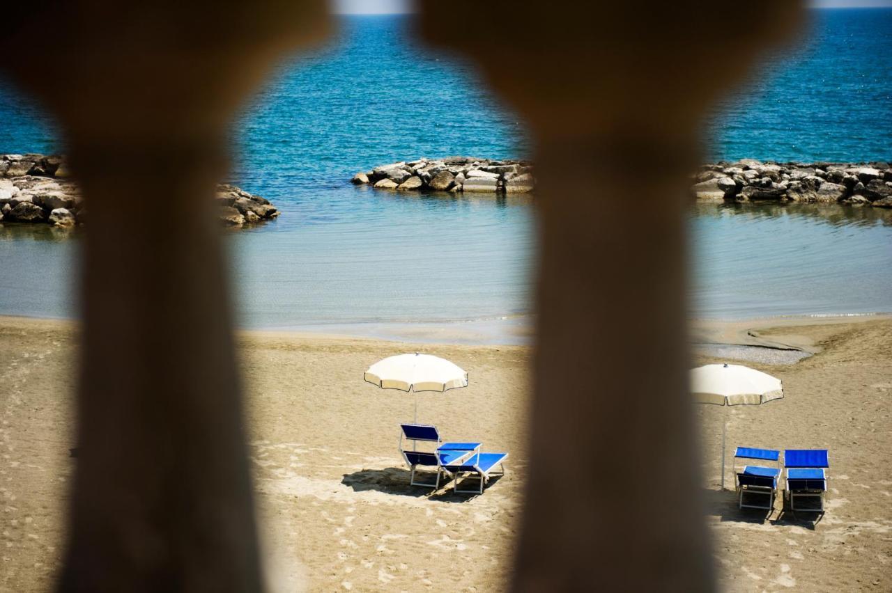 Grande Albergo Miramare Formia Esterno foto