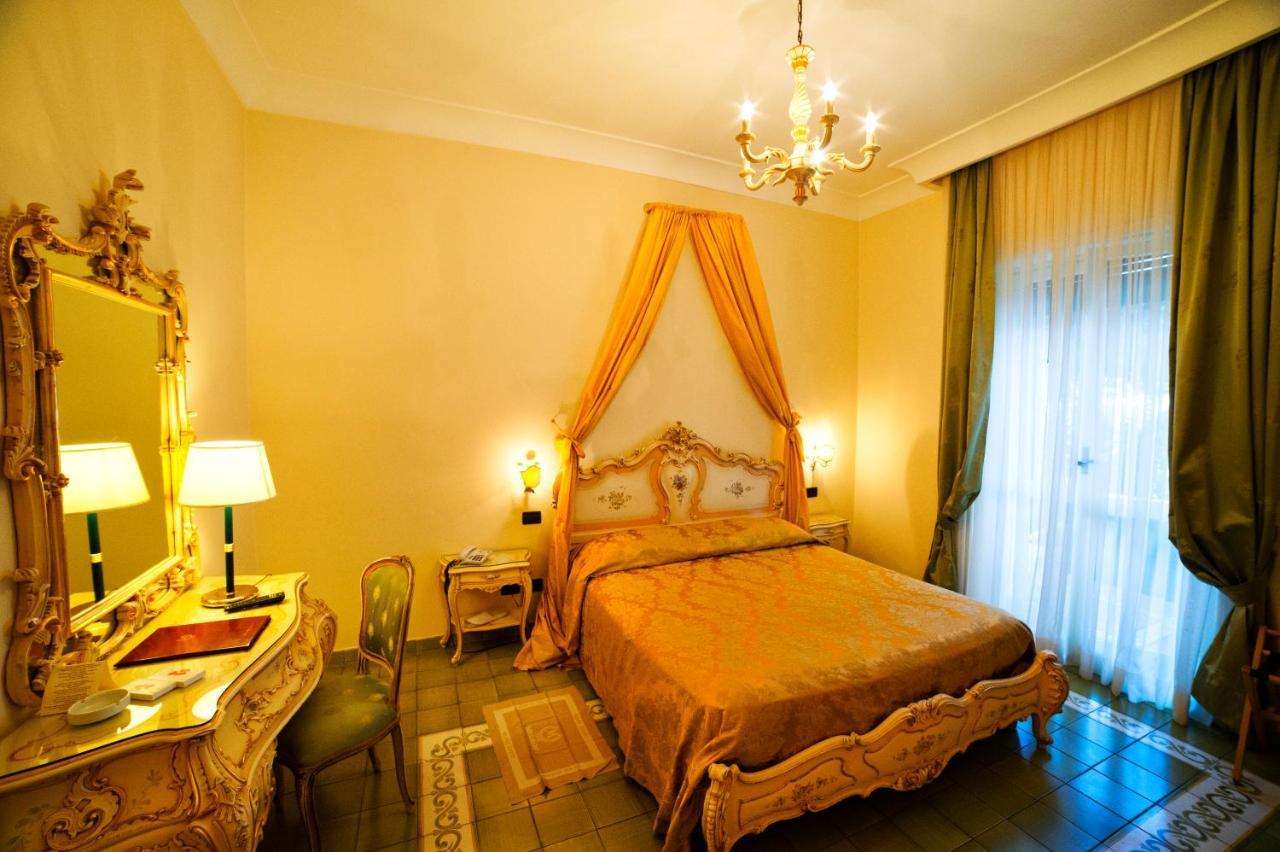 Grande Albergo Miramare Formia Esterno foto
