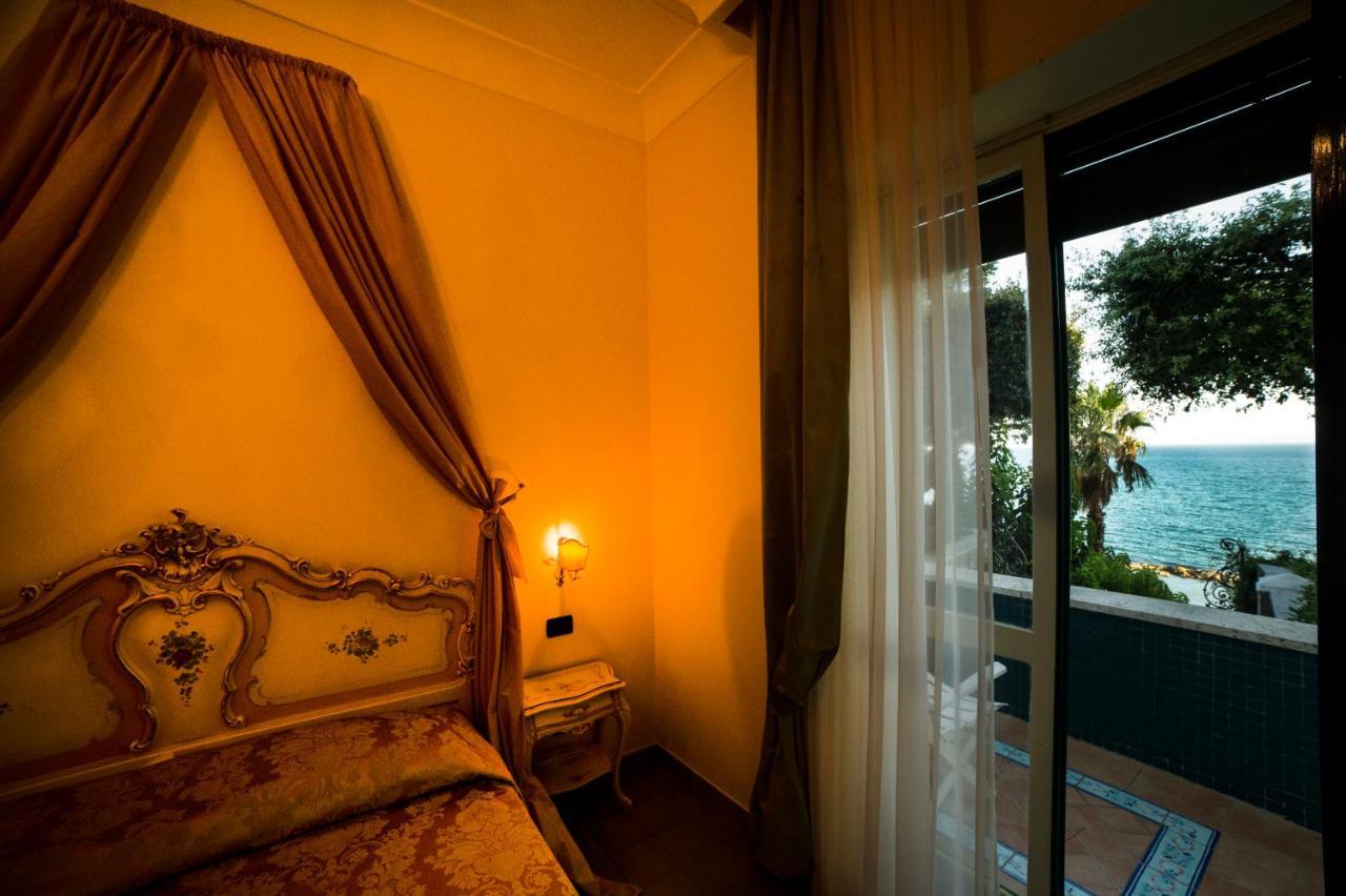 Grande Albergo Miramare Formia Esterno foto